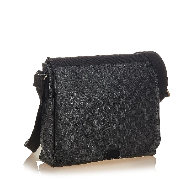 Louis Vuitton bags with a front - flap pocket for quick - access itemsLouis Vuitton Damier Graphite District MM (26025)