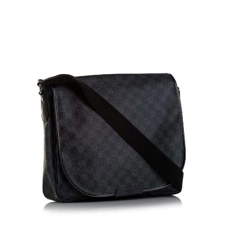 Louis Vuitton handbags with a back - zip pocket for storing valuablesLouis Vuitton Damier Graphite Daniel MM (nyX3iR)