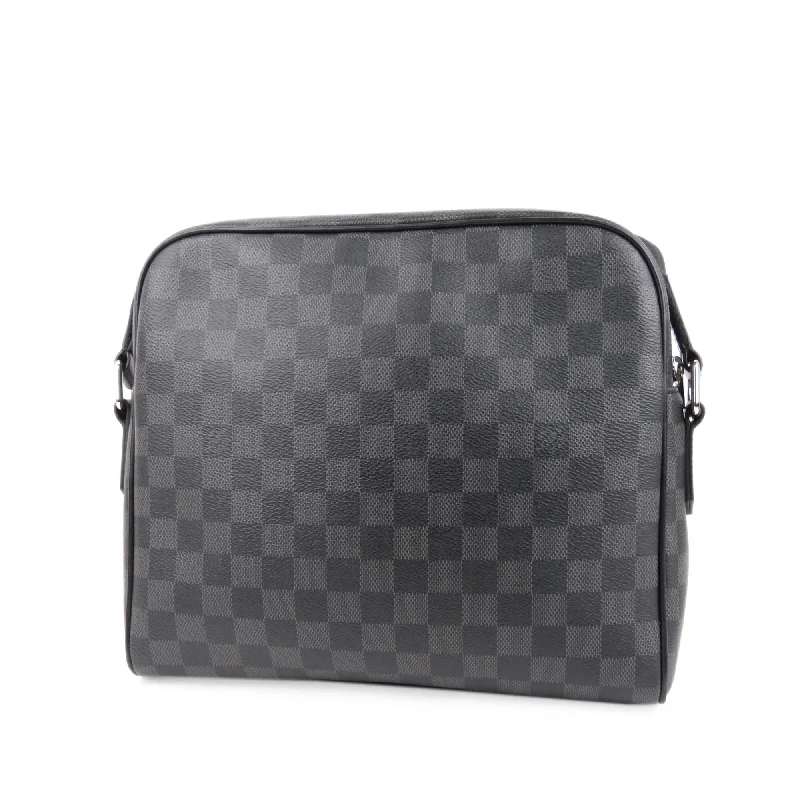 Louis Vuitton bags with a chain - link trim and a leather body for a modern edgeLouis Vuitton Damier Graphite Dayton Reporter MM (25025)