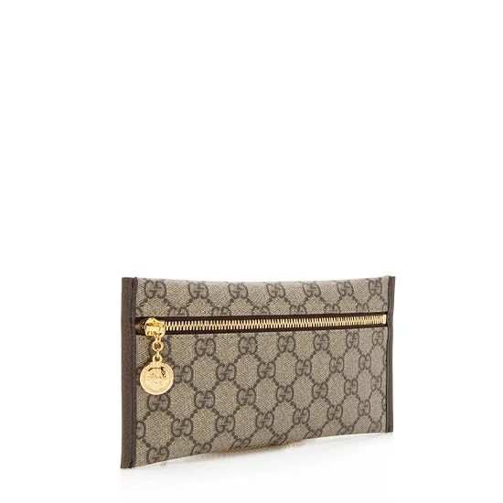 Gucci Marmont bags for women with a contrast - colored interiorGucci GG Supreme Chain Pochette (15408)