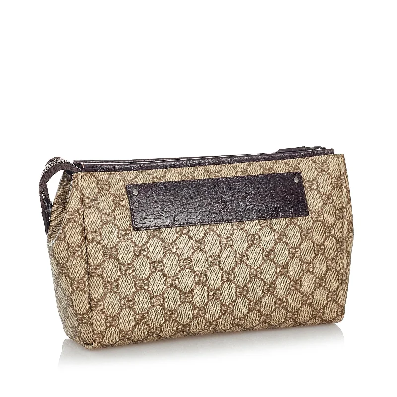 Gucci handbags for women with a patent - leather finishGucci GG Supreme Clutch Bag (27183)