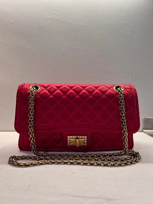 Chanel Luxury Handbag for High - End EventsChanel 2.55 Reissue 225 Shoulder bag in Satin SYCC104