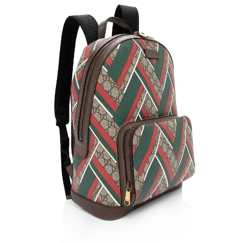 Women Gucci tote bags in GG Supreme canvas for a branded feelGucci GG Supreme Chevron Medium Day Backpack (NG4dLJ)