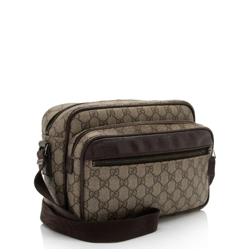 Gucci backpacks for women with a multi - pocket designGucci GG Supreme Classic Small Camera Bag (fqjHTG)