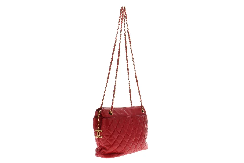 Chanel Quilted Leather Shoulder Bag for FashionistasChanel Vintage Red Lambskin Quilted Shoulder Bag 1989/91