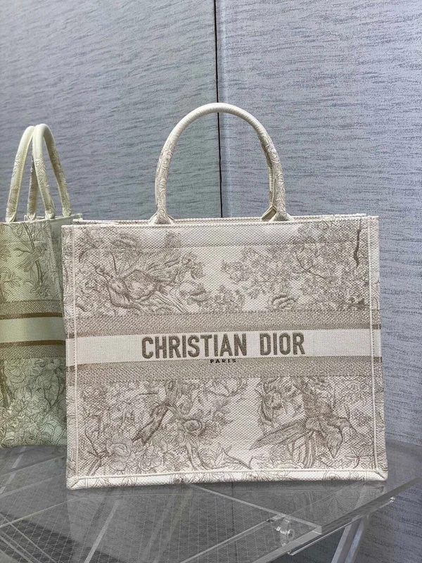 Christian Dior handbags with a removable shoulder strap for versatilityDior Bag