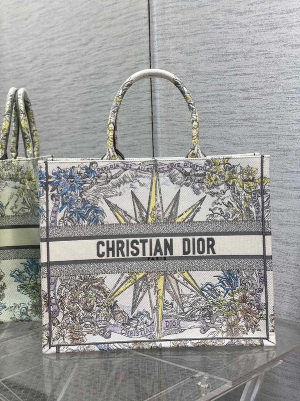 Christian Dior handbags with a removable shoulder strap for versatilityDior Bag