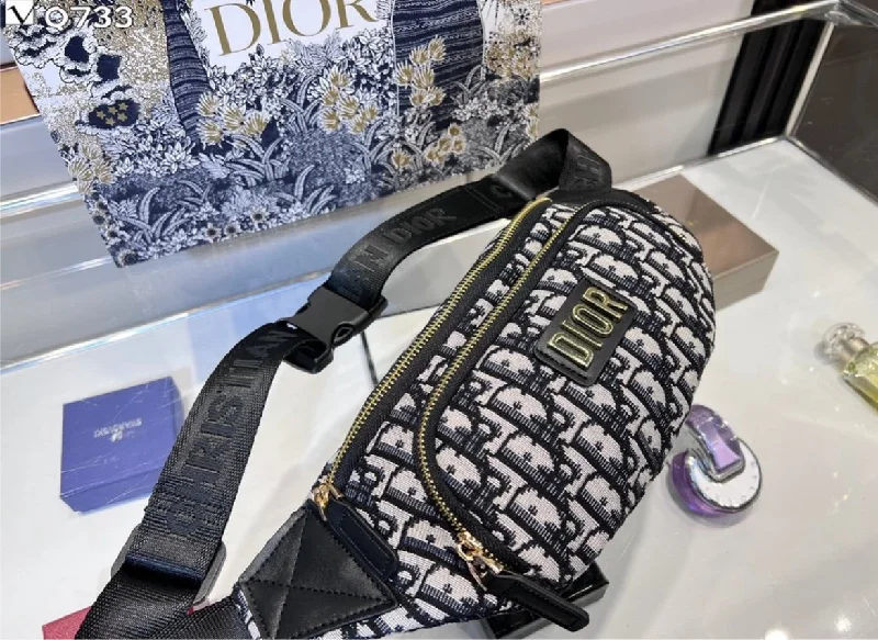 Christian Dior handbags with a detachable mirror for on - the - go touch - upsNew Dior Fanny pack