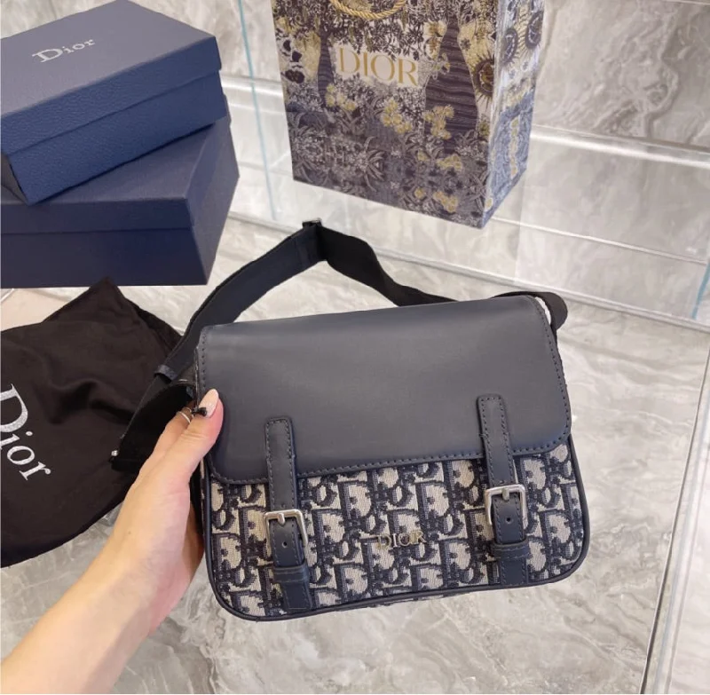 Fashion - forward Christian Dior tote bags for the modern womanNew Dior woman handbag