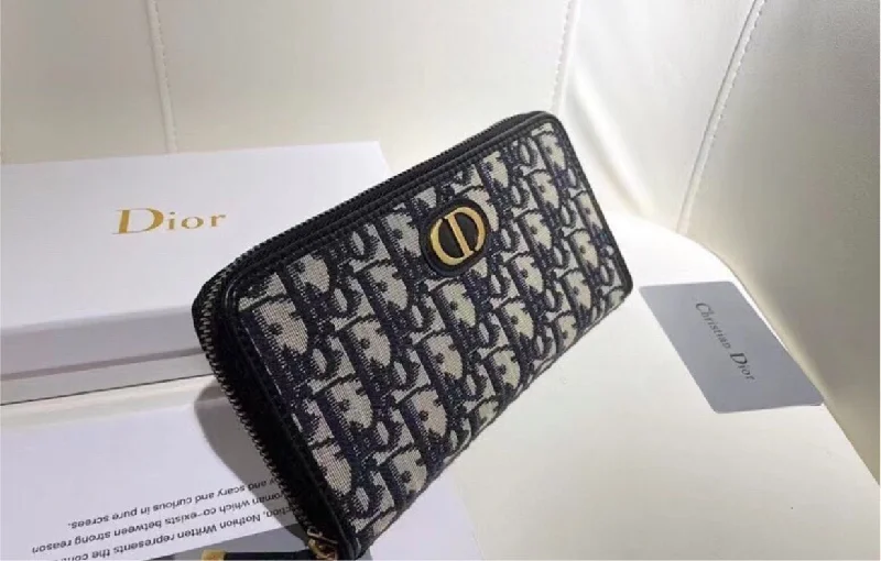 Christian Dior bags with a side - pocket for holding a water bottleNew Dior woman wallet